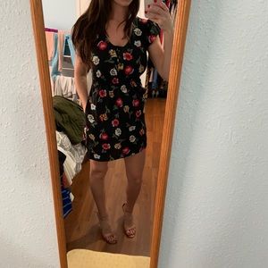 Tucker floral dress with sleeves and pockets